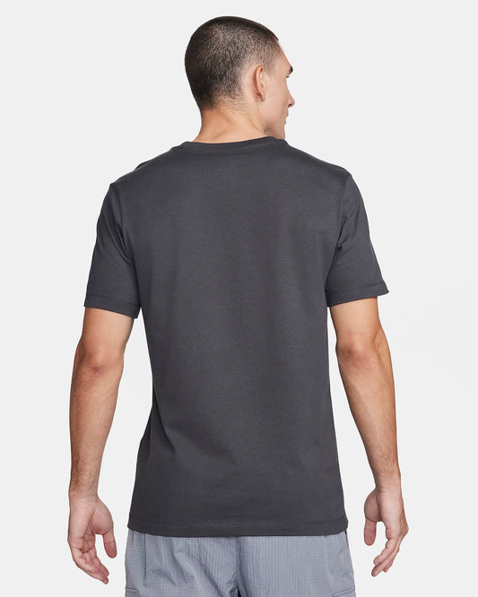 NIKE MENS LFC NK SS TYPOGRAPHIC PRINT REGULAR FIT CREW TSHIRT - (FQ7129-060)