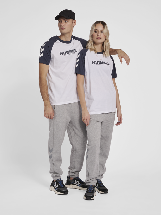 HUMMEL  LEGACY  BLOCKED  UNISEX  TSHIRT  - 212873-9001